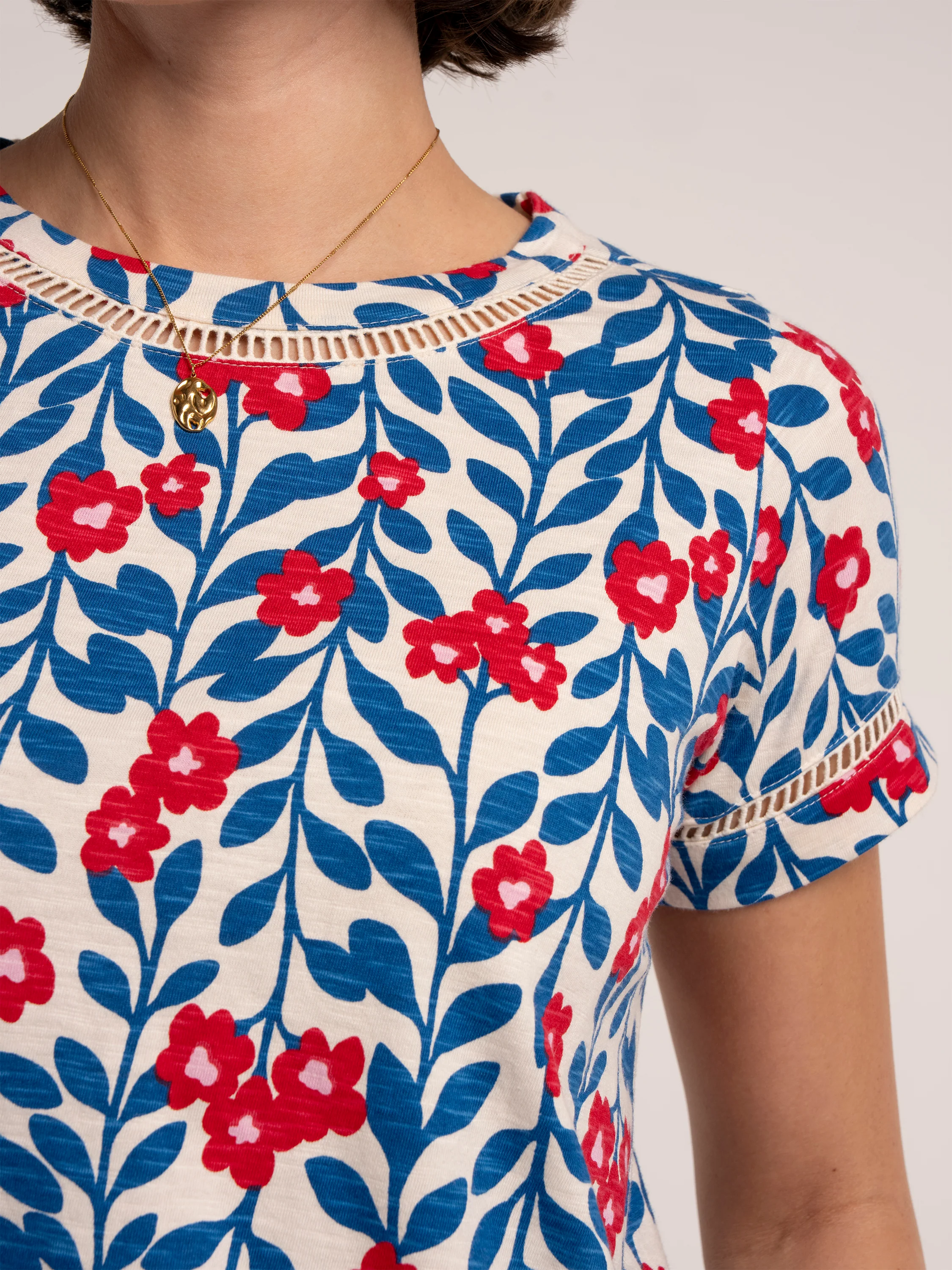 Clara T- Shirt - Image 4