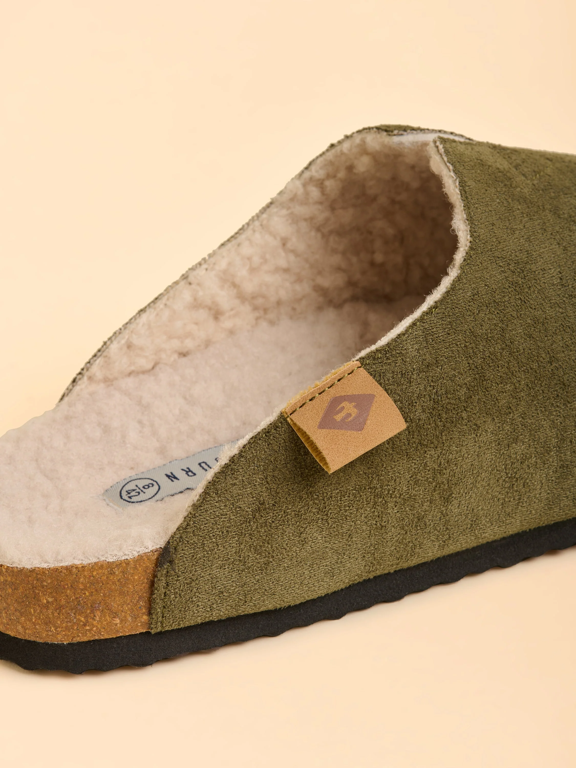 Dene Slipper - Image 2