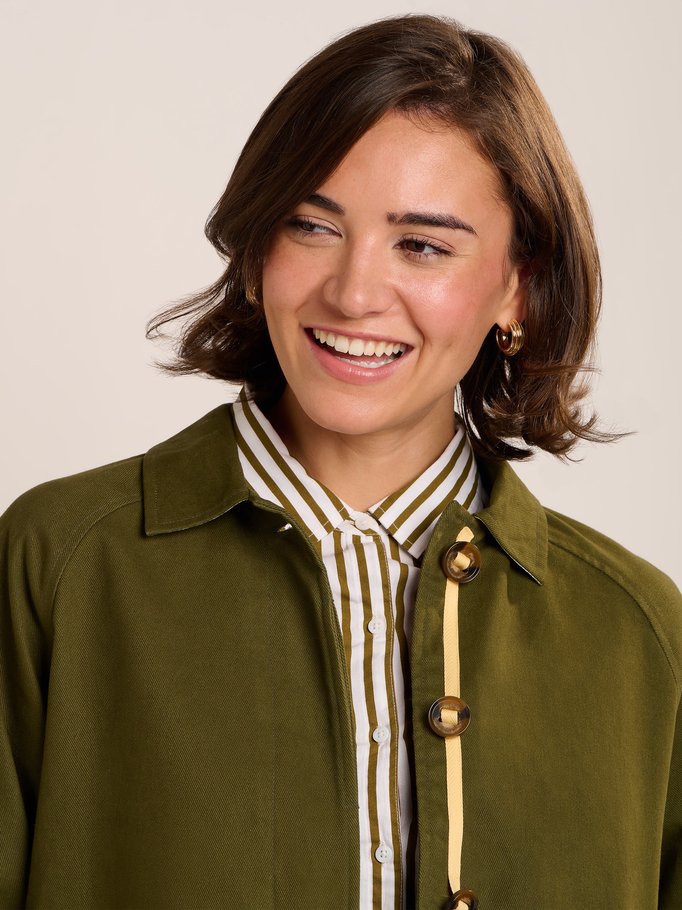 Emilia Cropped Trench Coat - Image 9